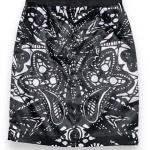 Express Women’s Paisley Skirt White/Black Size 6 Casual Clothing